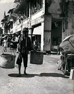 19600105: Singapore independence, scene in street