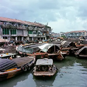 Houseboats: SINGAPORE RIVER 1971