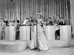 Mics: A singer and her band