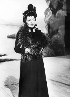 Contrasts: Singer Edith Piaf 1915 - 1963