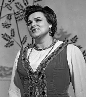 Zykina: Singer Lyudmila Zykina. 1970
