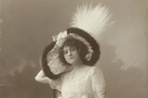 Mizzi: Singer Mizzi Gunther (1879-1961) with