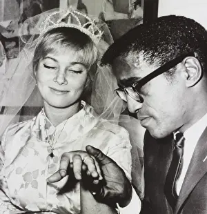 Lcgr2003: Singer Sammy Davis Jr. with his bride, Swedish