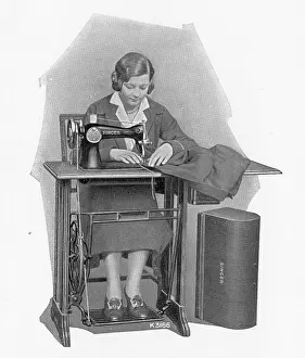 Dressmaker: Singer Sewing Machine - Dressmaker's machine