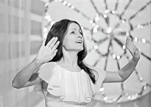 Sings: Singer Sofia Rotaru, 1977