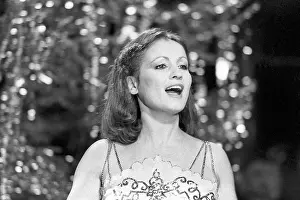 Sings: Singer Sofia Rotaru, 1982