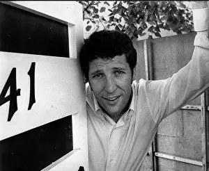 Shepperton: Singer Tom Jones 1940 -