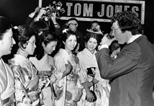 Sake: Singer Tom Jones 1940 -