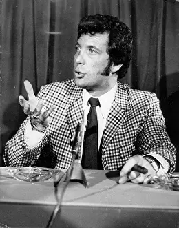 Elstree: Singer Tom Jones 1940 -
