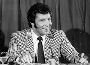 Elstree: Singer Tom Jones 1940 -