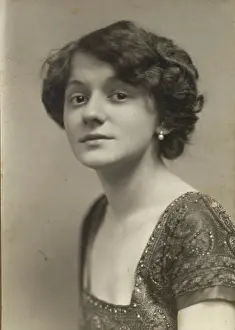 Residenz: Singer Trude Voigt. Vienna. About