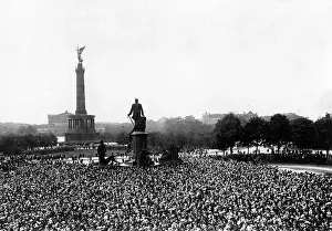 Knigsplatz: Singers manifestation in Berlin, 1914