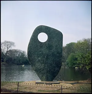 Hepworth: SINGLE FORM MEMORIAL