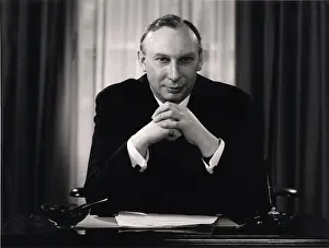 Honfraes: Sir Arnold Alexander Hall