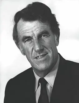 Tenzing: SIR EDMUND HILLARY