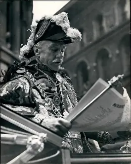 Heralds: Sir Gerald Wollaston, Herald, reading proclamation