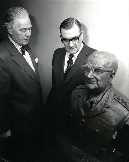 Chiswick: Sir Robert Mark with portrait bust by Alex Dearnley