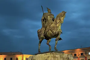 Mano: Skanderbeg statue, Skanderbeg Square, Tirana, Albania