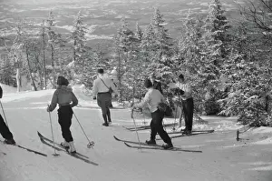 Notch: Skiers - Skiing - Mountain - Winter - Snow