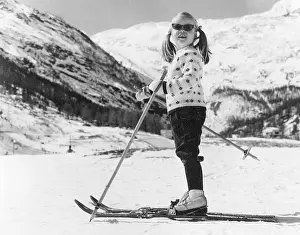 Skiis: SKIING GIRL
