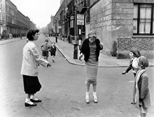 Londonroger: SKIPPING IN STREET