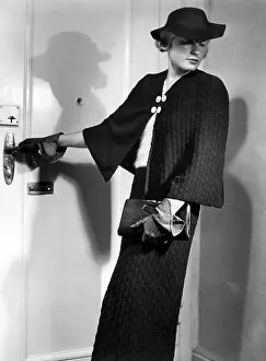Gauntlets: SKIRT & CAPE SUIT 1930S