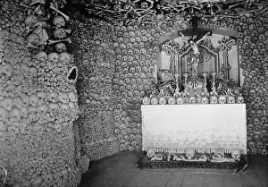 24000: Skull collection (24000 pieces) in