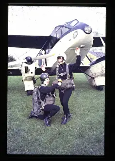 Para: Two sky divers preparing for a jump