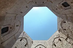 Apulia: Sky from internal courtyard, Castel del Monte