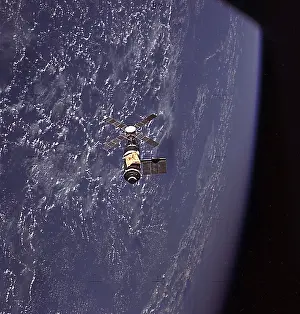 Skylab: Skylab in orbit. The golden shape is a NASA ?