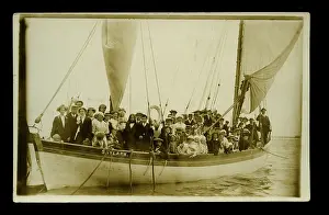 Lifebelt: Skylark, Medina-class lifeboat, with passengers