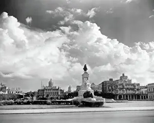 Maxima: Skyline of Monument to Maxima Gomez in Center Dramatic