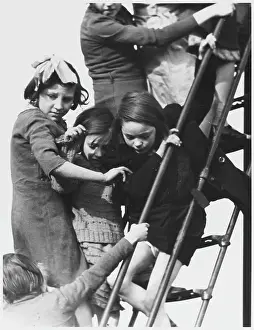 Decides: SLIDE QUEUE