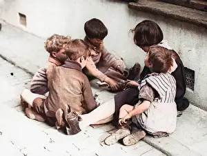 Hoxton: SLUM CHILDREN/HOXTON