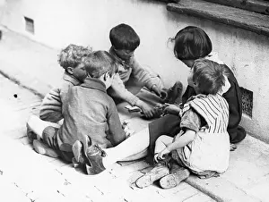 Hoxton: SLUM CHILDREN/HOXTON
