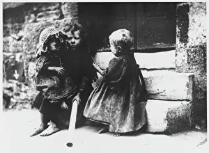 Doorstep: SLUM CHILDREN LATE 19C