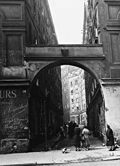 Slums: Slums of Paris, 1934