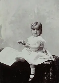Viewbooks: Small child with puppet doll and viewbook