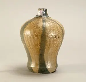 Runoff: Small pot with a depression