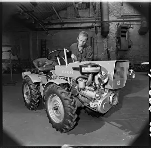 Assembler: Small tractor T - 4K - 14, production hall, assembler