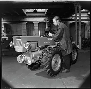 Assembler: Small tractor T - 4K - 14, production hall, assembler