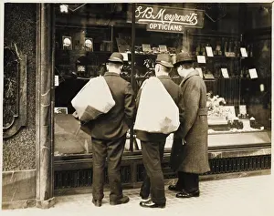 Opticians: SMASH AND GRAB THEFT