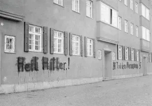 Slogans: Smeared house wall, 1928