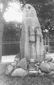 Opponents: Smeared war memorial in Heinersdorf, 1931