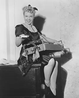 Saleswoman: Smiling cigarette girl