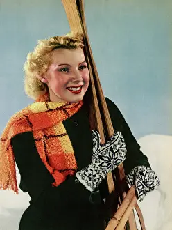 Grin: Smiling female skier