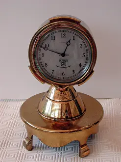 Fuse: A Smith's H823 clock encased in a German 77 mm shellcase