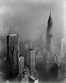 Obscures: Smog obscures view of Chrysler Building ?