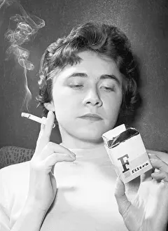Lomoz: Smoker - cigarette - nicotine - smoke