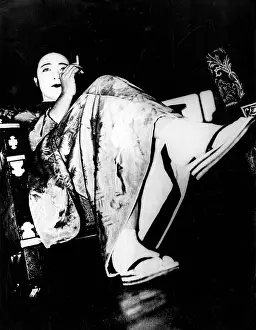 Nonchalant: SMOKING GEISHA
